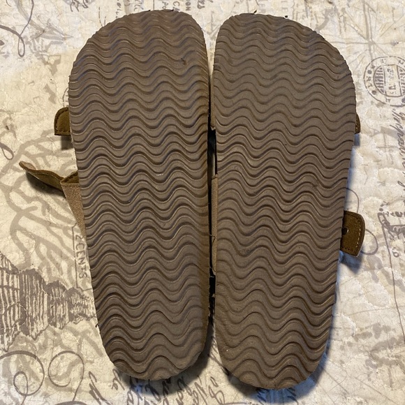 Madden girl Sandler - Picture 2 of 2